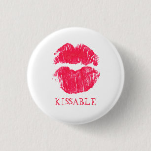 Chapa Redonda De 2,5 Cm El lápiz labial rojo de los labios de Kissable