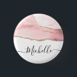 Chapa Redonda De 2,5 Cm elegante guión oro y ágata de color personalizado<br><div class="desc">diseño de letras personalizadas en una acuarela de mármol dorado y negro de ágata. El texto en monograma puede ser personalizado.</div>
