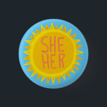 Chapa Redonda De 2,5 Cm ELLA / SU Pronouns Sunshine Pride Handletter<br><div class="desc">Decora tu ropa con este botón de arte genial. ¡Hace un gran regalo! Puede personalizar y agregar texto también. Revisa mi tienda por muchos más colores y patrones! Hazme saber si también te gustaría algo personalizado.</div>