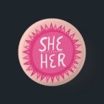 Chapa Redonda De 2,5 Cm ELLA / SUS Pronouns Orgullo Sol Rosado Manejados P<br><div class="desc">Decora tu ropa con este botón de arte genial. ¡Hace un gran regalo! Puede personalizar y agregar texto también. Revisa mi tienda por muchos más colores y patrones! Hazme saber si también te gustaría algo personalizado.</div>
