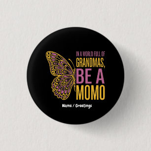 Chapa Redonda De 2,5 Cm En un mundo lleno de abuelas sé una mariposa Momo