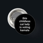 Chapa Redonda De 2,5 Cm Esta dama de gato sin hijos está votando a kamala<br><div class="desc">Esta dama de gato sin hijos está votando kamala minimalista botón moderno divertido. Personalizable completo de texto blanco sobre fondo negro. Disponible en muchos colores y opciones de estilo.</div>
