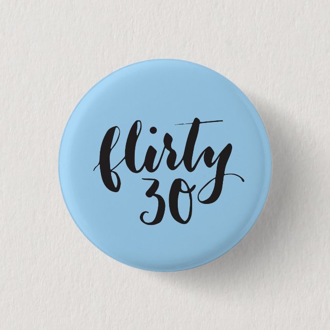 Chapa Redonda De 2,5 Cm Flirty 30 Script Funny Birthday (Anverso)