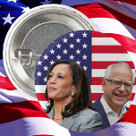 Chapa Redonda De 2,5 Cm Foto de Kamala Harris Walz - Vicefotos del preside<br><div class="desc">botón Kamala Harris Walz Photo</div>