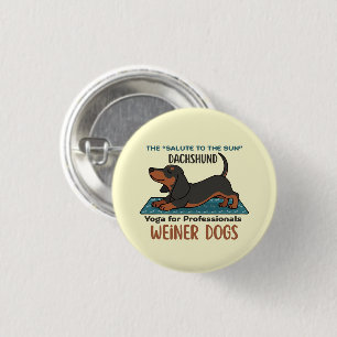 Chapa Redonda De 2,5 Cm Funny dachshund doing the sun salutation (yoga)