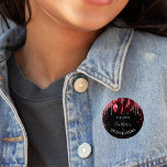 Chapa Redonda De 2,5 Cm Globos de purpurina rojo negro de Quinceanera<br><div class="desc">Para una elegante Quinceañera,  fiesta de cumpleaños número 15. Un fondo negro de moda. Decorada con rosas de purpurina de imitación de oro,  pinturas de goteo,  chispas purpurinas y globos. Personalizar y agregar el nombre y la edad/texto</div>