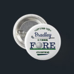 Chapa Redonda De 2,5 Cm Golf PAR-TEE 4º cumpleaños<br><div class="desc">Celebra con estilo con estos divertidos y muy modernos botones de cuarto cumpleaños. El diseño es fácil de personalizar con la redacción de tu evento especial y tus invitados estarán encantados cuando vean estos fabulosos botones. Se pueden encontrar elementos coincidentes en la colección.</div>
