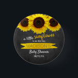 Chapa Redonda De 2,5 Cm ¡Hay Un Pequeño Girasol En El Camino! Baby Shower<br><div class="desc">Estos botones son perfectos para quien tenga una ducha de bebé este año. Este diseño es fácil de personalizar con la redacción de su evento especial y sus invitados estarán encantados cuando vean estos fabulosos botones de fiesta. Se pueden encontrar elementos coincidentes en la colección.</div>