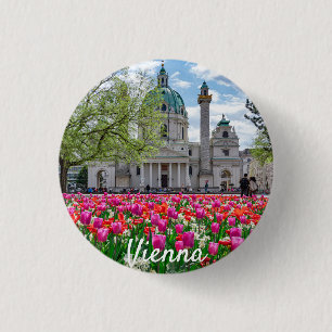 Chapa Redonda De 2,5 Cm Iglesia de San Carlos en primavera en Viena, Austr