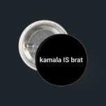 Chapa Redonda De 2,5 Cm kamala es brat cool, moderno, blanco y negro<br><div class="desc">kamala es un botón moderno divertido y genial. Personalizable completo de texto blanco sobre fondo de color editable negro.</div>