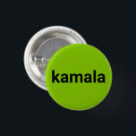 Chapa Redonda De 2,5 Cm kamala texto minimalista lima negra bronce verde f<br><div class="desc">kamala texto minimalista color de cal negro brat botón fresco. Personalizable completo de texto negro sobre fondo de color editable lime verde.</div>