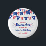 Chapa Redonda De 2,5 Cm Pequeño Rastreador 4 De Julio Fiesta De Cumpleaños<br><div class="desc">Celebre con estilo con estos botones de moda de la fiesta de cumpleaños. Este diseño es fácil de personalizar con la redacción de su evento especial y sus invitados estarán encantados cuando vean estos fabulosos botones de favor. Se pueden encontrar elementos coincidentes en la colección.</div>
