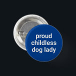 Chapa Redonda De 2,5 Cm Perro sin hijos orgullosa señora moderna tipografí<br><div class="desc">Orgullosa perrita sin hijos,  minimalista botón moderno divertido. Personalizable completo de texto blanco sobre fondo de color editable azul. Disponible en muchos colores y opciones de estilo.</div>