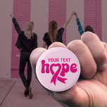 Chapa Redonda De 2,5 Cm Personalizado de texto o nombre de la cinta de opc<br><div class="desc">La cinta rosa se ha convertido en el símbolo universal del cáncer de mama,  creando conciencia,  apoyo y reuniendo a las mujeres en solidaridad.</div>