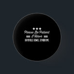 Chapa Redonda De 2,5 Cm Por Favor Sé Paciente Tengo El Irritable Síndrome<br><div class="desc">Por favor,  sean pacientes con síndrome irritable del intestino,  intestino,  síndrome,  ibs,  divertido,  crónico,  enfermedad,  intestino,  concientización,  ibd,  conciencia,  color,  síndrome,  irritable,  amiguetes,  ibd,  crónica,  enfermedad,  invisible,  enfermedad crónica,  crónica,  dolor</div>