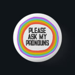 Chapa Redonda De 2,5 Cm Pregúntenle a mis Pronounes el colorido círculo de<br><div class="desc">Decora tu ropa con este botón de arte genial. ¡Hace un gran regalo! Puede personalizar,  cambiar colores,  tipos de letra y agregar texto también. Revisa mi tienda por muchos más colores y patrones! Hazme saber si también te gustaría algo personalizado.</div>