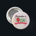Chapa Redonda De 2,5 Cm Primer Cumpleaños De One In A Melon<br><div class="desc">Celebre con estilo con estos divertidos y muy modernos botones de fiesta de primer cumpleaños. El diseño es fácil de personalizar con la redacción de tu evento especial y tus invitados estarán encantados cuando reciban estos fabulosos botones. Se pueden encontrar elementos fiestas coincidentes en la colección.</div>