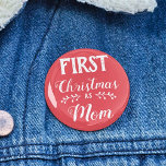 Chapa Redonda De 2,5 Cm Primera Navidad, familia de mamá con texto blanco<br><div class="desc">Este botón rojo es perfecto para Navidades personalizados que se ajustan a los trajes familiares. Dice "Primera Navidad como mamá" en una fuente blanca moderna. Para una mayor personalización u otros elementos coincidentes,  por favor no dude en ponerse en contacto conmigo.</div>