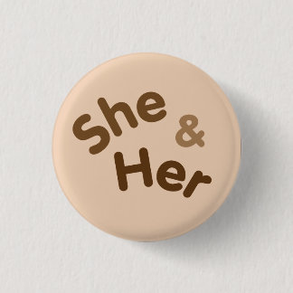 Chapa Redonda De 2,5 Cm Pronoun Pin She/Her