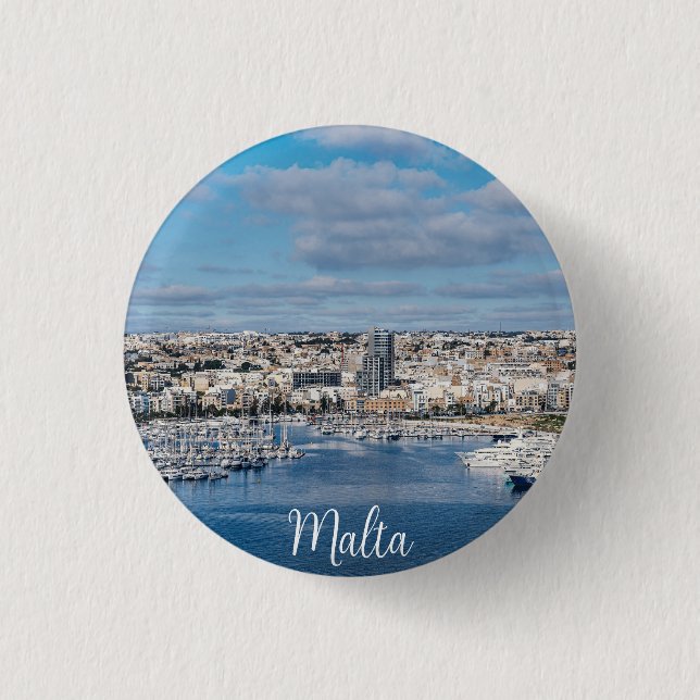 Chapa Redonda De 2,5 Cm Puerto de Sliema con edificios modernos y barcos (Anverso)