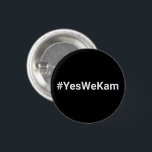 Chapa Redonda De 2,5 Cm Sí, Kam. #YesWeKam vota por Kamala blanco negro<br><div class="desc">Sí,  la etiqueta #YesWeKam (Sí,  WeKam) voten por Kamala,  un botón blanco y negro divertido. Personalizable completo de texto blanco sobre fondo negro. Diseño moderno minimalista y sencillo.</div>