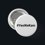 Chapa Redonda De 2,5 Cm Sí, Kam. #YesWeKam vota por Kamala de blanco negro<br><div class="desc">Sí,  Kam #YesWeKam (Sí,  WeKam),  voten por Kamala,  un botón blanco y negro divertido. Personalizable completamente el texto negro sobre fondo blanco. Diseño moderno minimalista y sencillo.</div>