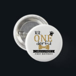 Chapa Redonda De 2,5 Cm Sr. ONEMaravilloso Primer Favor de la Fiesta de Cu<br><div class="desc">Celebre con estilo con estos divertidos y muy modernos botones de fiesta de primer cumpleaños. El diseño es fácil de personalizar con la redacción de tu evento especial y tus invitados estarán encantados cuando reciban estos fabulosos botones. Se pueden encontrar elementos fiestas coincidentes en la colección.</div>
