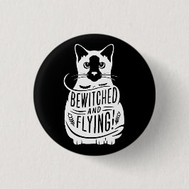 Chapa Redonda De 2,5 Cm Un gato siamés se tambalea: Una historia de Hallow