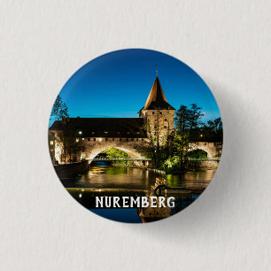 Chapa Redonda De 2,5 Cm Viejo puente medieval de noche en Nuremberg
