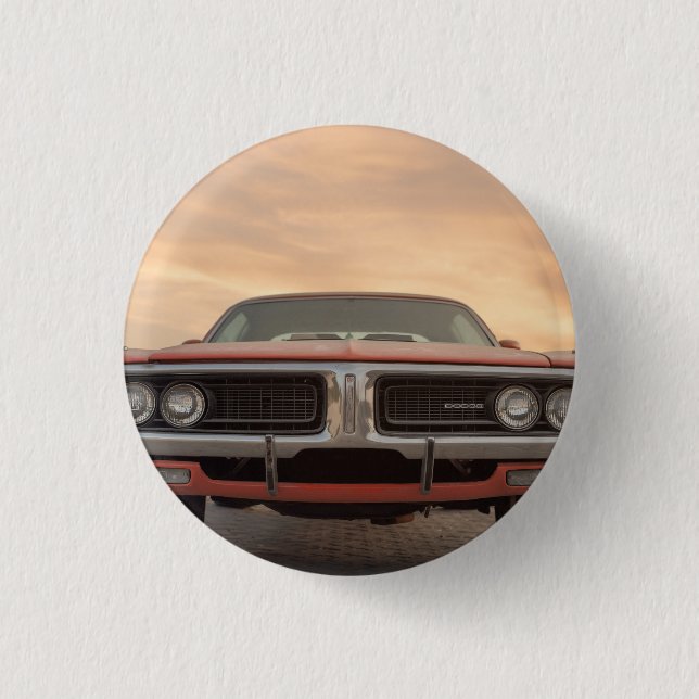 Chapa Redonda De 2,5 Cm Vista del atardecer del coche clásico de época (Anverso)