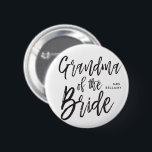 Chapa Redonda De 5 Cm Abuela de la boda de encargo del estilo de la<br><div class="desc">Haga a la abuela del suplemento de la sensación de la novia apreciado con de encargo especial los botones personalizados este nombre.

Ofrece las palabras "abuela de la novia" en un texto elegante del estilo de la escritura. Por debajo esto es un punto para su nombre o iniciales.</div>