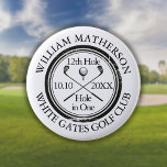 Chapa Redonda De 5 Cm Agujero de golf en un clásico personalizado<br><div class="desc">Con un diseño retro clásico con efecto de sello antiguo. Personalice el nombre,  el número de taladro de la ubicación y la fecha para crear un gran keepsake para celebrar ese fantástico agujero en uno. Diseñado por Thisisnotme©</div>
