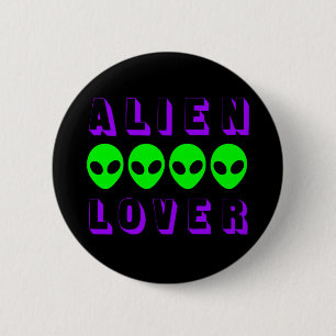 Chapa Redonda De 5 Cm Alien Lover en morado oscuro y verde de ciencia fi