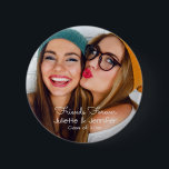 Chapa Redonda De 5 Cm Amigos para siempre | subir foto añadir nombres cl<br><div class="desc">Sube tu foto, agrega nombres y fecha de "clase de" para hacer esto único tuyo. Un gran regalo para los mejores amigos que abandonan la escuela y que aún quieren tener a sus mejores amigos con ellos. Un gran regalo para los amigos para las fiestas de graduación. Un recuerdo perfecto...</div>