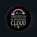 Chapa Redonda De 5 Cm Arcoiris en la cita nublada Inspiradora de alguien<br><div class="desc">Sé un arcoiris en la nube de alguien. Inspirador y motivacional diseño de arcoiris colorido para los que les encanta encontrar arcoiris después de la lluvia. Guay, linda y hermosa vida cita mercadería para los que aman animar a alguien y aligerar su día. Perfecto para celebrar el Día Nacional de...</div>