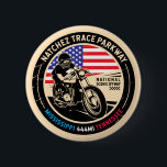 Chapa Redonda De 5 Cm Autopista nacional de Natchez Trace Parkway<br><div class="desc">Natchez Trace Parkway con un emblema vintage de estilo angustiado. Se trata de una famosa carretera de toda América que se encuentra en Misisipi,  Alabama y Tennessee.</div>