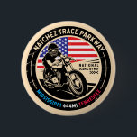 Chapa Redonda De 5 Cm Autopista nacional de Natchez Trace Parkway<br><div class="desc">Natchez Trace Parkway con un emblema vintage de estilo angustiado. Se trata de una famosa carretera de toda América que se encuentra en Misisipi,  Alabama y Tennessee.</div>