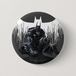 Chapa Redonda De 5 Cm Batman encaramado en un pilar