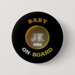 Chapa Redonda De 5 Cm Bebé distintivo JK 2024 a bordo de letras más gran