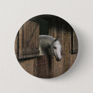 Chapa Redonda De 5 Cm Caballo gris en la puerta estable
