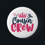 Chapa Redonda De 5 Cm Chicas de la tripulación de primo y Reunión famili<br><div class="desc">Equipo de primos. Dulce y linda familia reuniendo el diseño para los primos. Guay y mercadería increíble para todos los primos chicas. Este diseño gráfico con ilustracion de la corona también es ideal para la reunión familiar. Diseño jovial y femenino con caligrafía cursiva para todos tus primos favoritos.</div>
