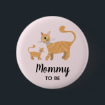 Chapa Redonda De 5 Cm Chicas eligen a mamá Personalizado para ser Baby S<br><div class="desc">Este moderno diseño de botón de ducha para bebés chicas cuenta con un bonito gato con manteles de jengibre y un personalizado gatito. Este moderno diseño lindo también incluye un lugar para que añadas los títulos de tu invitado, ejemplos de "mamá para ser", "papi para ser", "abuela para ser". El...</div>