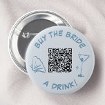 Chapa Redonda De 5 Cm Compra a la novia un código QR de la fiesta de la<br><div class="desc">Celebra la futura novia con este elegante y divertido diseño de botón azul polvoriento. Con una caprichosa concha de mar, un brillante cristal de martini y un cómodo código QR, este botón es el accesorio perfecto para cualquier fiesta de soltera. Hágale saber a tus amigos que es hora de criar...</div>