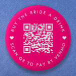 Chapa Redonda De 5 Cm Compra Una Bebida A La Novia | Bachelorette Código<br><div class="desc">Un simple personalizado frambuesa rosa rosado caliente "Buy the Bride a Drink" Bachelorette Party QR botón redondo de código en un estilo minimalista moderno con un lindo detalle de corazón. La plantilla se puede actualizar fácilmente con el código QR y el texto del personalizado, por ejemplo, escanear QR para pagar...</div>