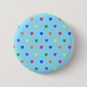 Chapa Redonda De 5 Cm Corazones de polka arcoiris sobre azul bebé