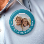 Chapa Redonda De 5 Cm Crear un recuerdo de vacaciones con foto y texto<br><div class="desc">Viaje de vuelta a su lugar favorito con este keepsake. Borde azul y blanco - Un regalo perfecto para los abuelos o la familia. Un keepsake que resalta una imagen y un texto personalizado. Para usuarios avanzados,  puede cambiar el color del fondo en el área de edición.</div>