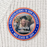 Chapa Redonda De 5 Cm Cualquier Naranja de foto de graduación de texto y<br><div class="desc">Diga felicitaciones y muestre su orgullo por el graduado con geniales botones de foto personalizados / insignias. (IMAGEN PLACEMENT TIP: Una manera fácil de centrar una foto exactamente como quieres es recortarla antes de subirla al sitio web de Zazzle.) Todo el texto es simple de personalizar con nombre, año de...</div>