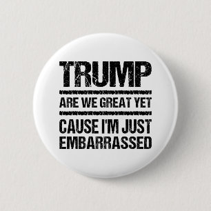 Chapa Redonda De 5 Cm Declaración Negrita Anti-Trump - ¿Ya somos geniale