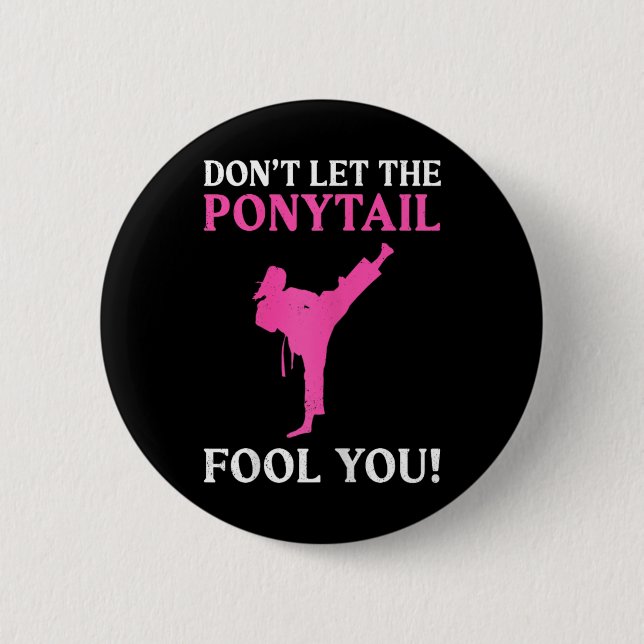 Chapa Redonda De 5 Cm Don't Let The Ponytail Fool You Karate Fighter Mar (Anverso)
