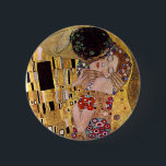 Chapa Redonda De 5 Cm El beso, Gustav Klimt<br><div class="desc">El Kiss (original Der Kuss) fue pintado por Gustav Klimt, y probablemente sea su obra más famosa. Comenzó a trabajar en ello en 1907 y es el punto culminante de su llamado "Periodo Dorado". Se trata de una pareja que, en diferentes tonalidades de oro y de símbolos, comparte un beso...</div>